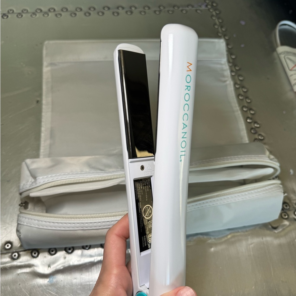 Moroccanoil Perfectly Polished Titanium Flat Iron